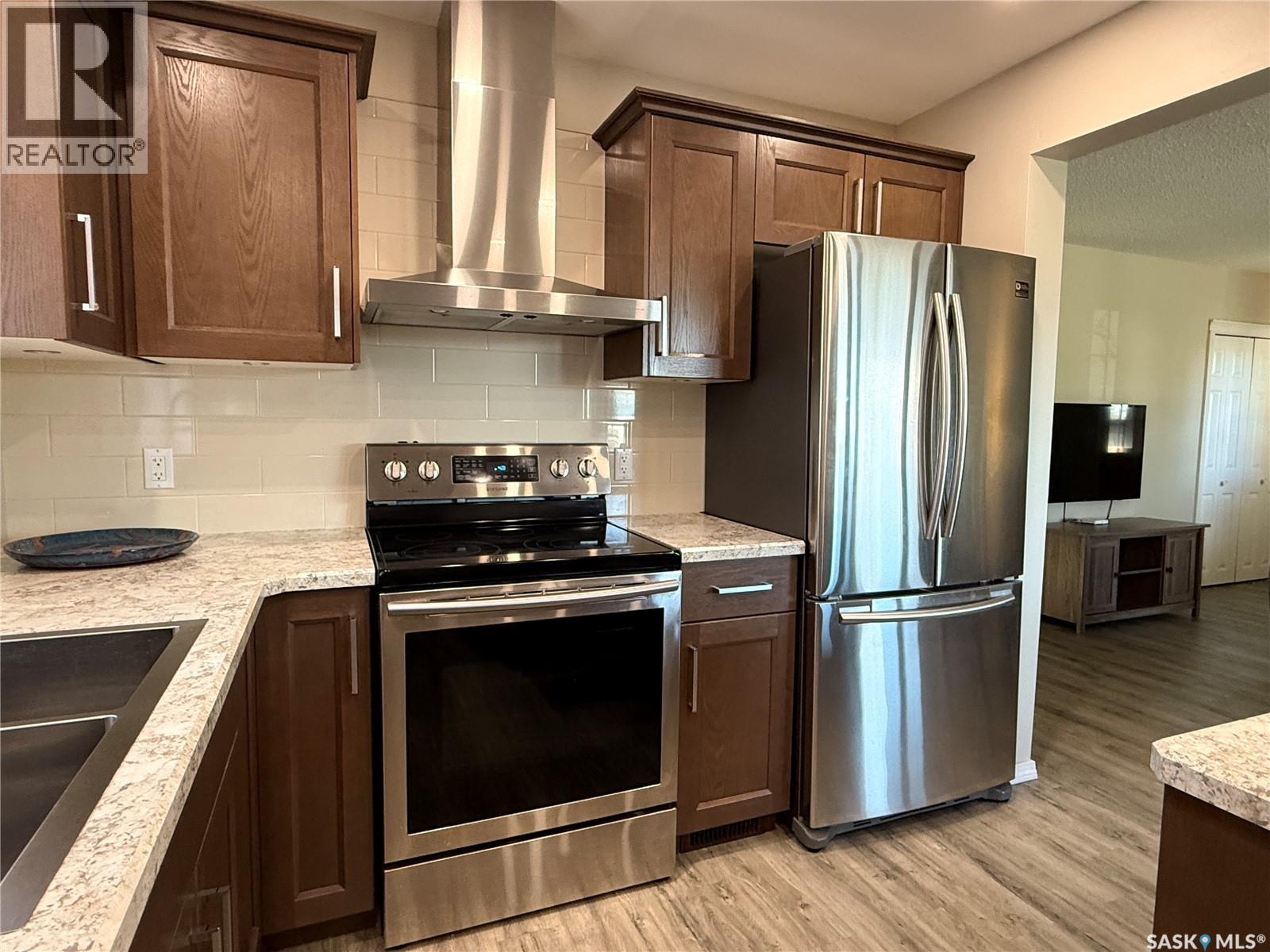 304 Government Road S, Weyburn, Saskatchewan  S4H 2A8 - Photo 12 - SK020177