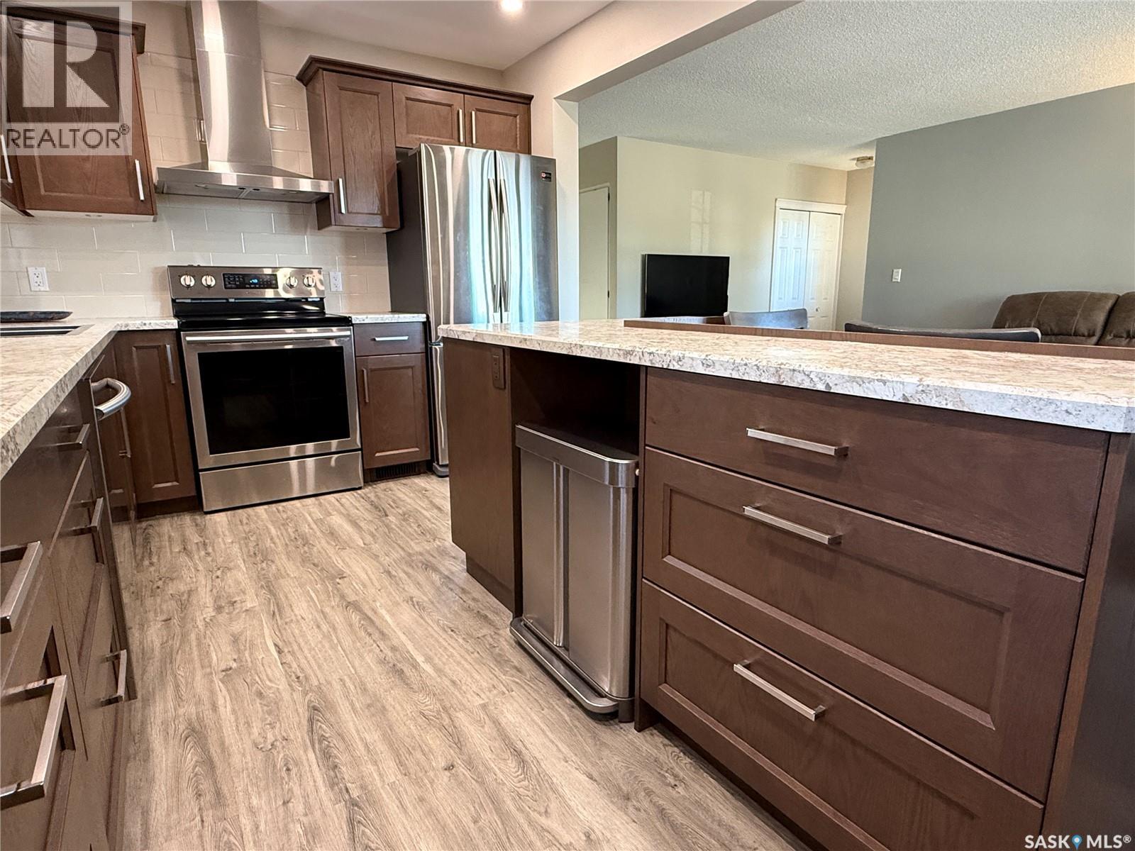 304 Government Road S, Weyburn, Saskatchewan  S4H 2A8 - Photo 13 - SK020177