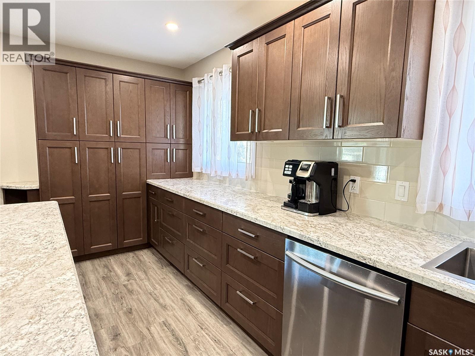 304 Government Road S, Weyburn, Saskatchewan  S4H 2A8 - Photo 14 - SK020177