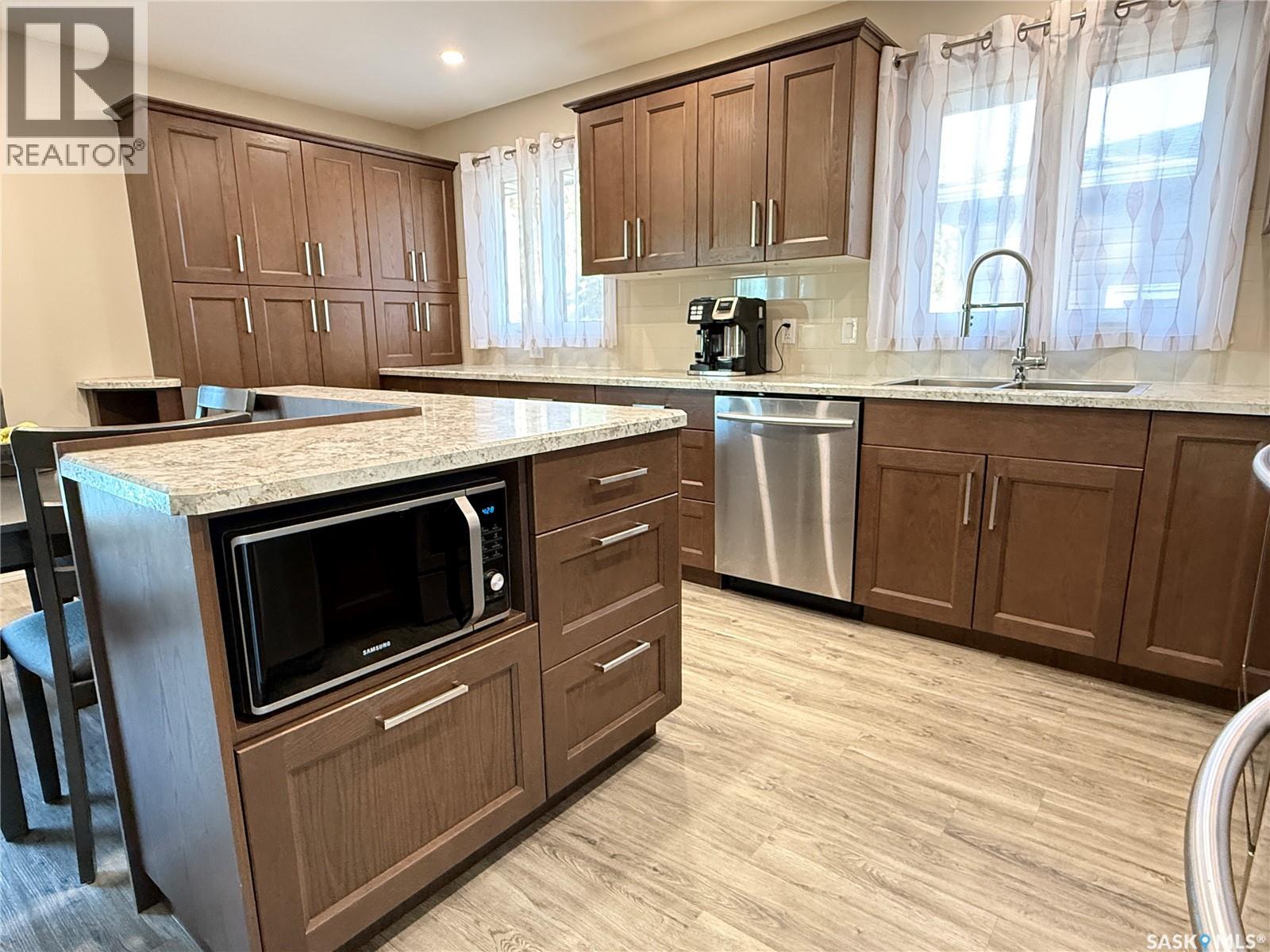 304 Government Road S, Weyburn, Saskatchewan  S4H 2A8 - Photo 15 - SK020177