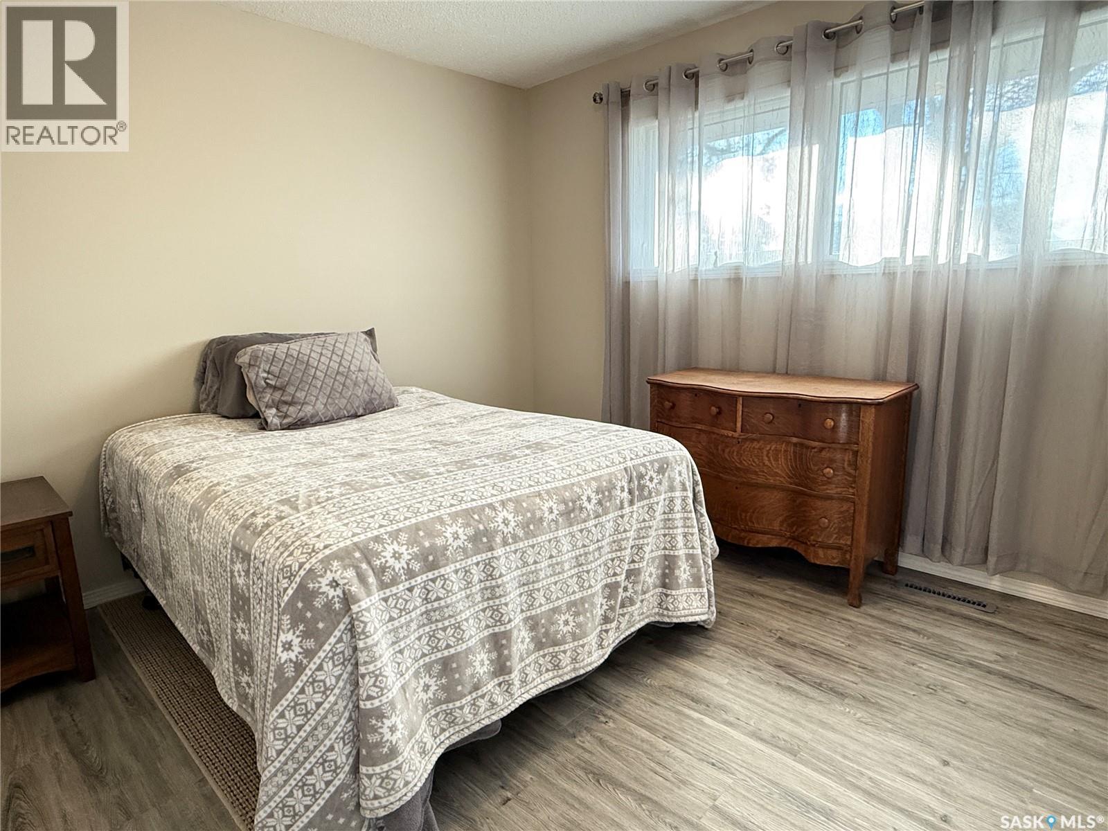304 Government Road S, Weyburn, Saskatchewan  S4H 2A8 - Photo 18 - SK020177