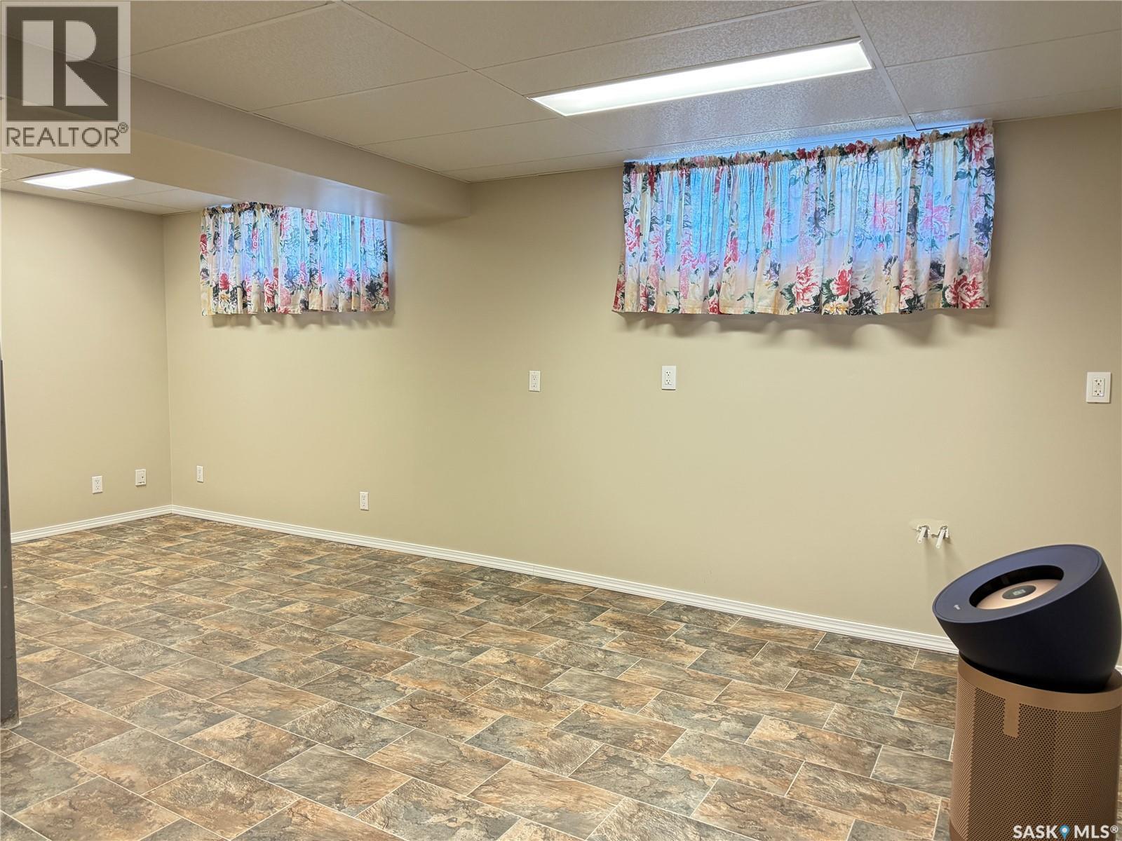 304 Government Road S, Weyburn, Saskatchewan  S4H 2A8 - Photo 22 - SK020177