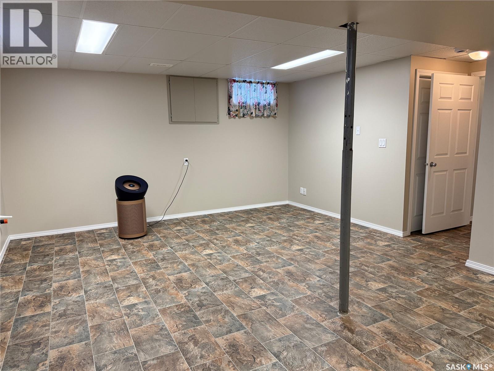 304 Government Road S, Weyburn, Saskatchewan  S4H 2A8 - Photo 23 - SK020177