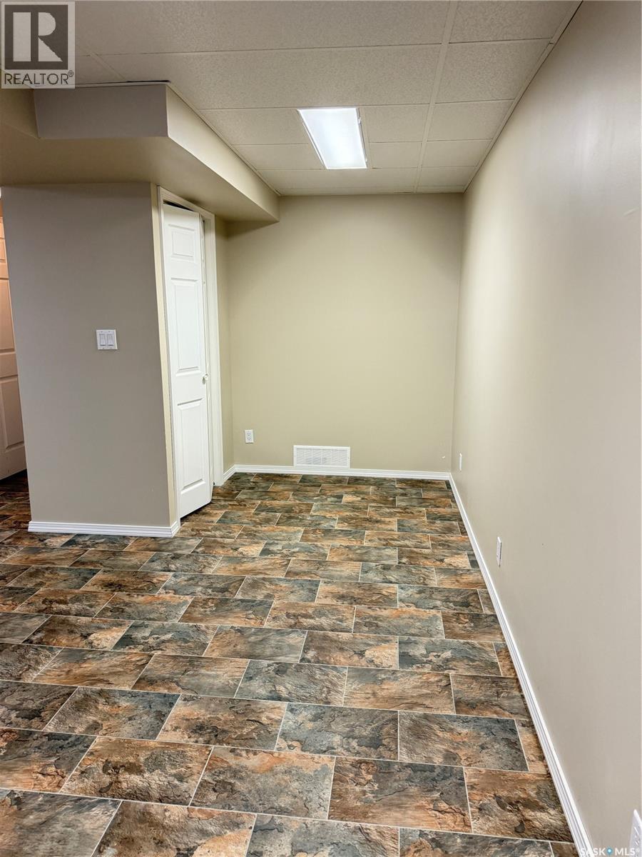 304 Government Road S, Weyburn, Saskatchewan  S4H 2A8 - Photo 24 - SK020177