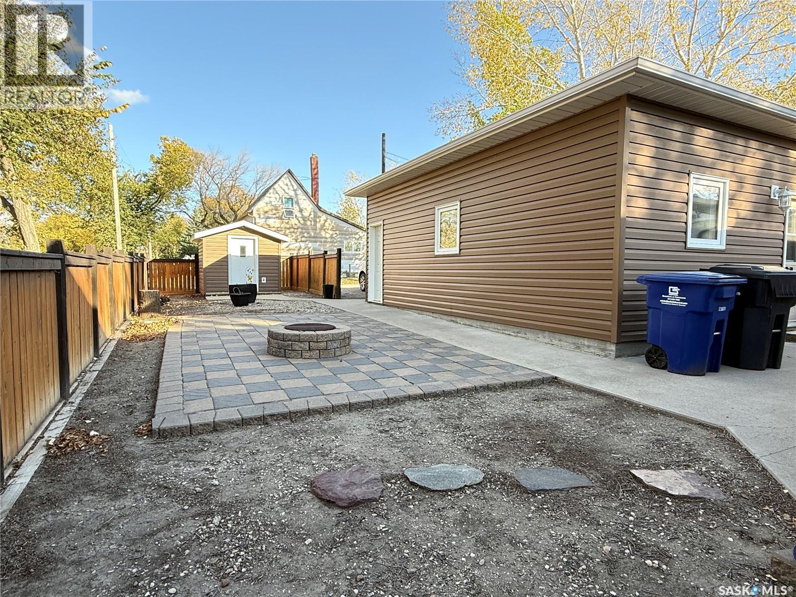 304 Government Road S, Weyburn, Saskatchewan  S4H 2A8 - Photo 6 - SK020177