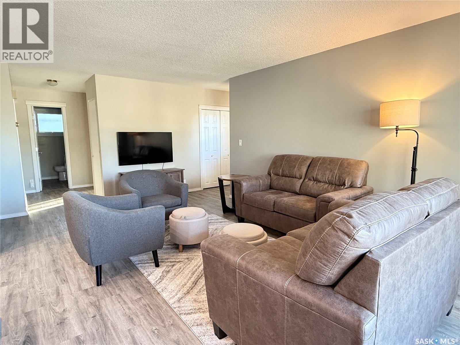 304 Government Road S, Weyburn, Saskatchewan  S4H 2A8 - Photo 8 - SK020177