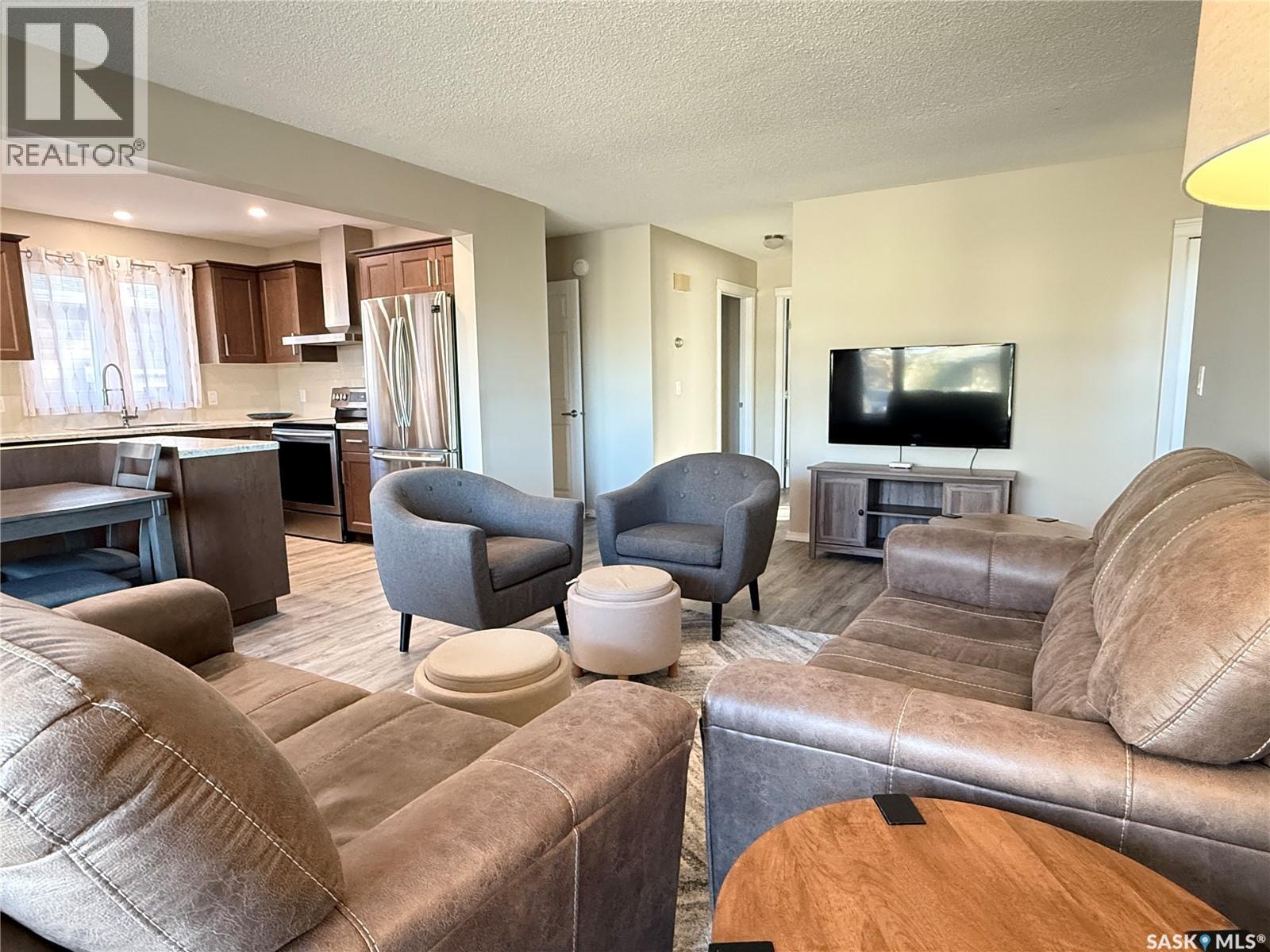 304 Government Road S, Weyburn, Saskatchewan  S4H 2A8 - Photo 9 - SK020177