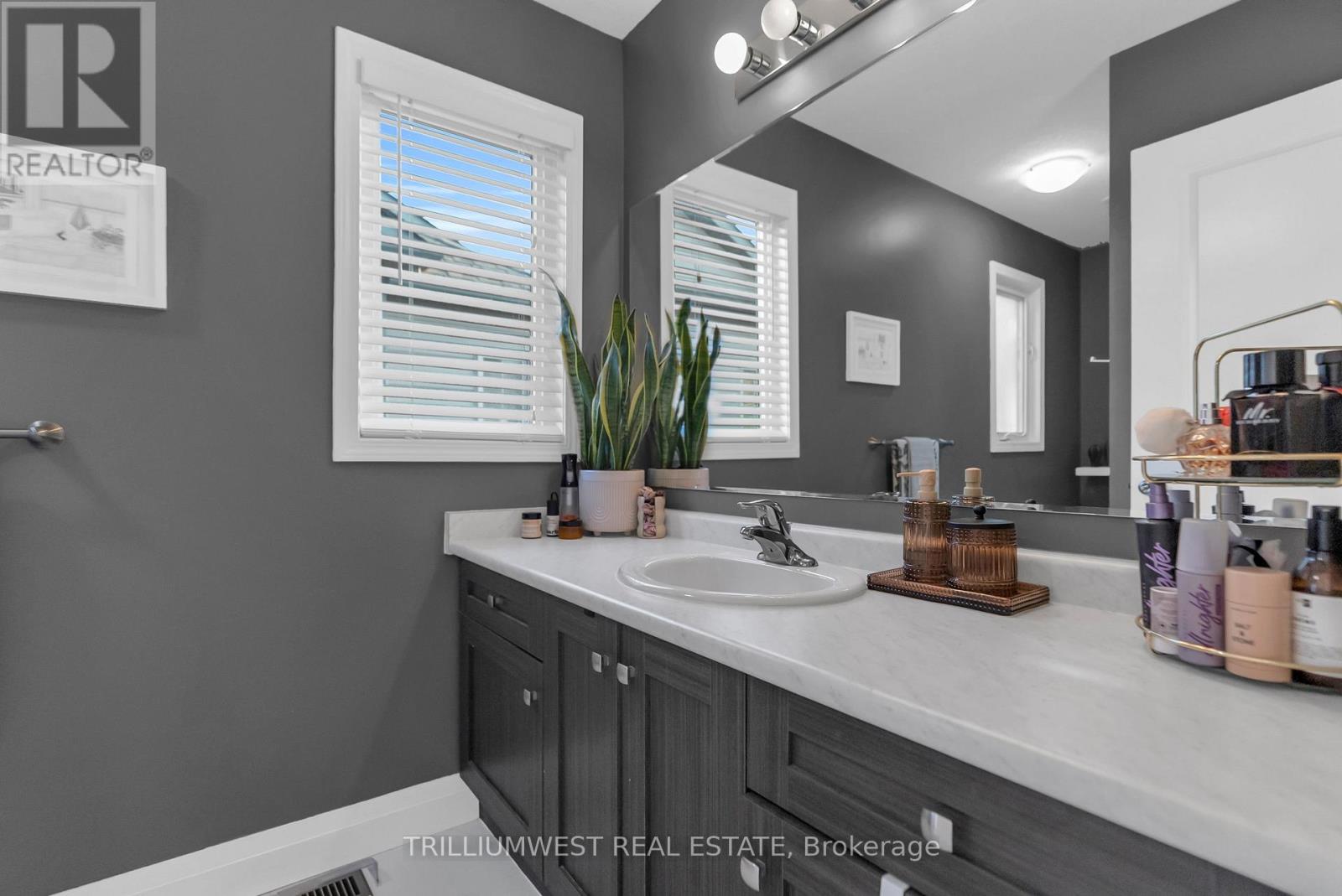 49 Meadowridge Street, Kitchener, Ontario  N2P 0E2 - Photo 26 - X12446719