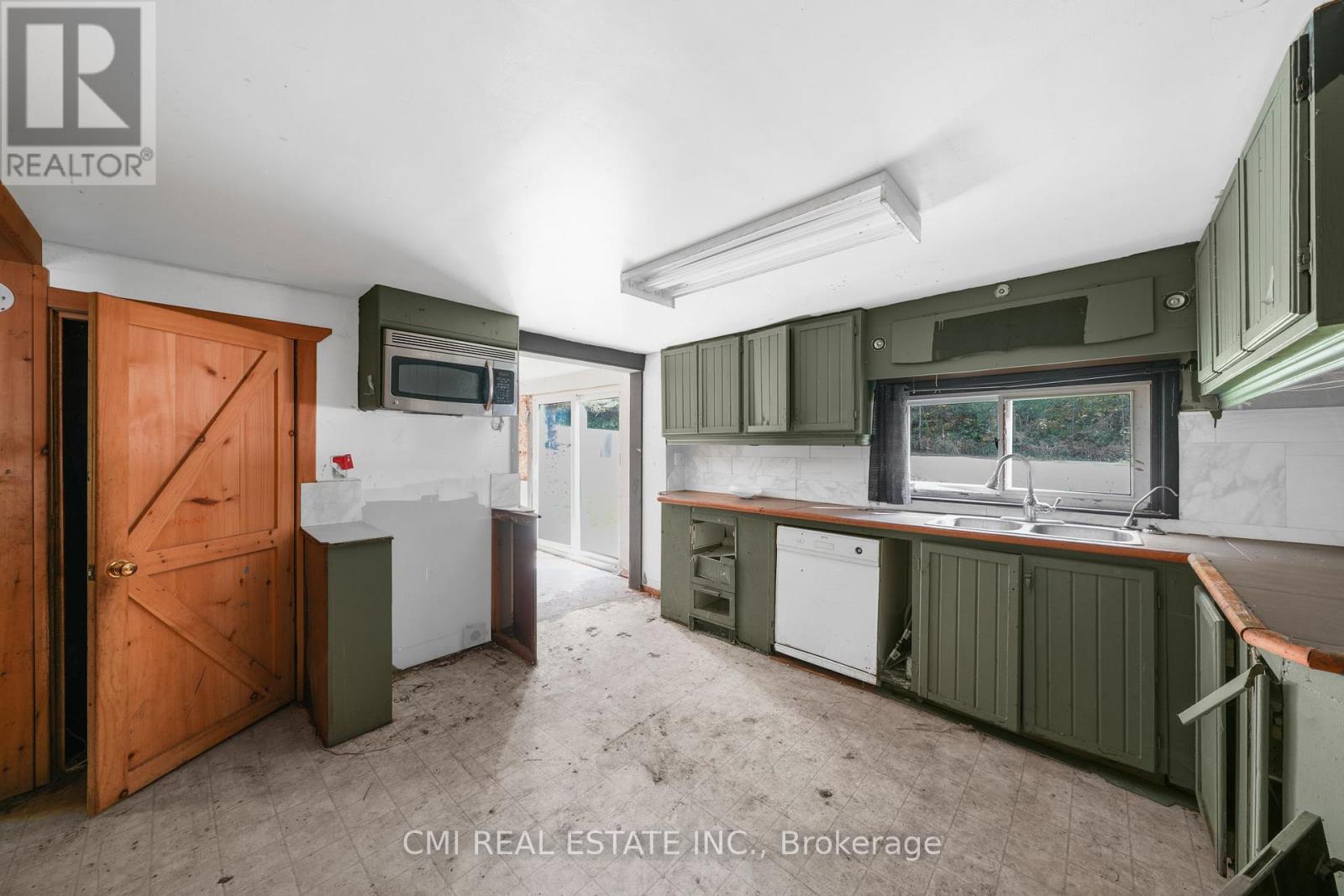1093 South Lake Road, Minden Hills, Ontario  K0M 2K0 - Photo 12 - X12446722