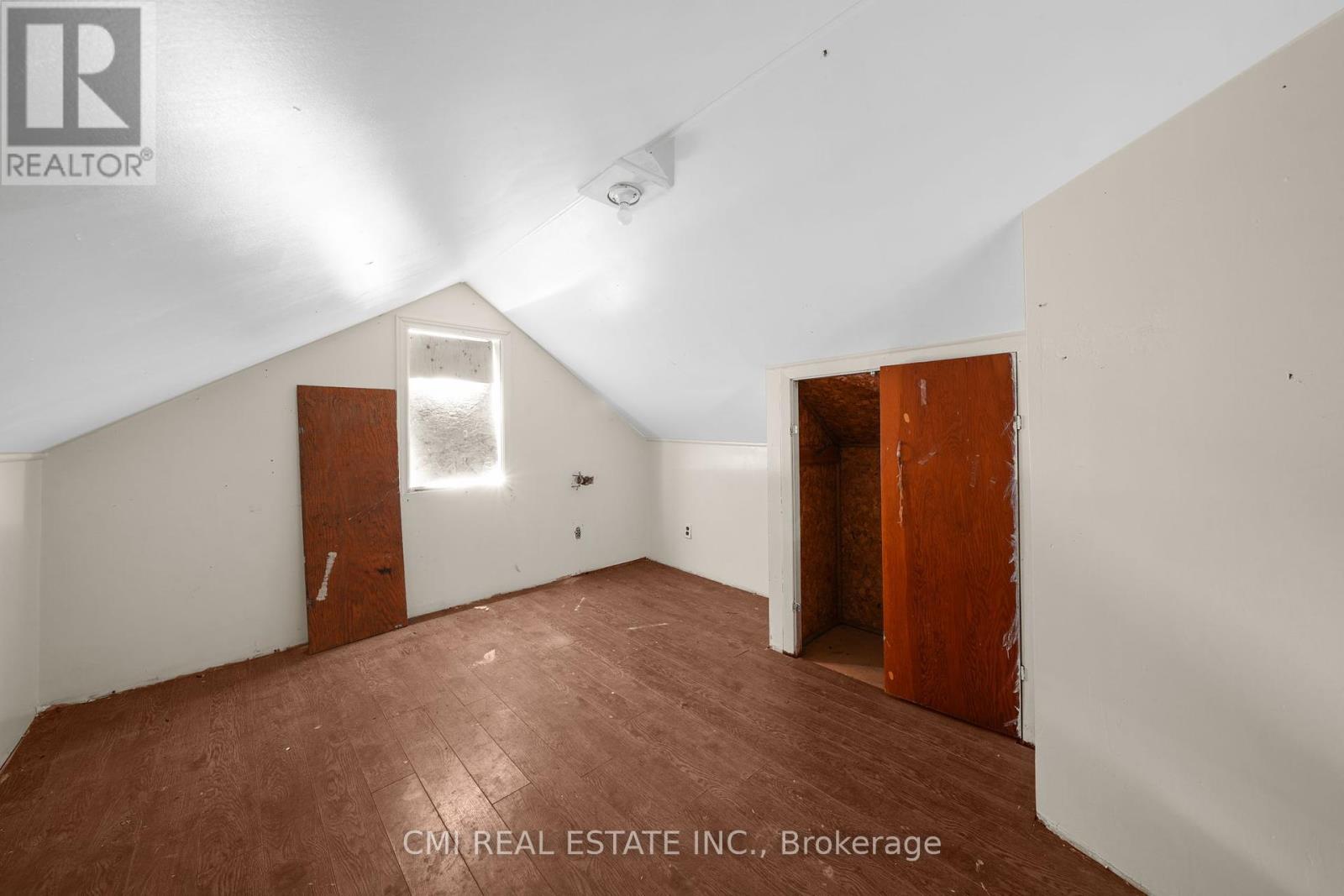 1093 South Lake Road, Minden Hills, Ontario  K0M 2K0 - Photo 21 - X12446722