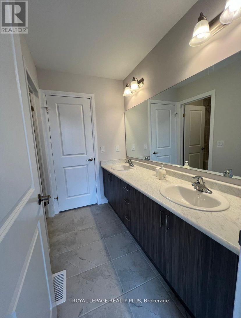 249 Leslie Davis Street, North Dumfries, Ontario  N0B 1E0 - Photo 24 - X12446743
