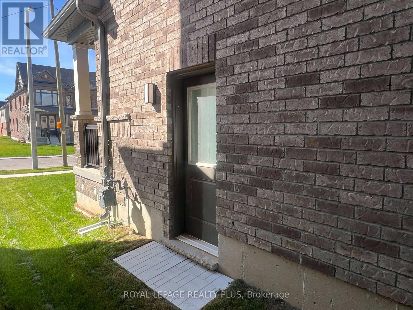 249 Leslie Davis Street, North Dumfries, Ontario  N0B 1E0 - Photo 4 - X12446743