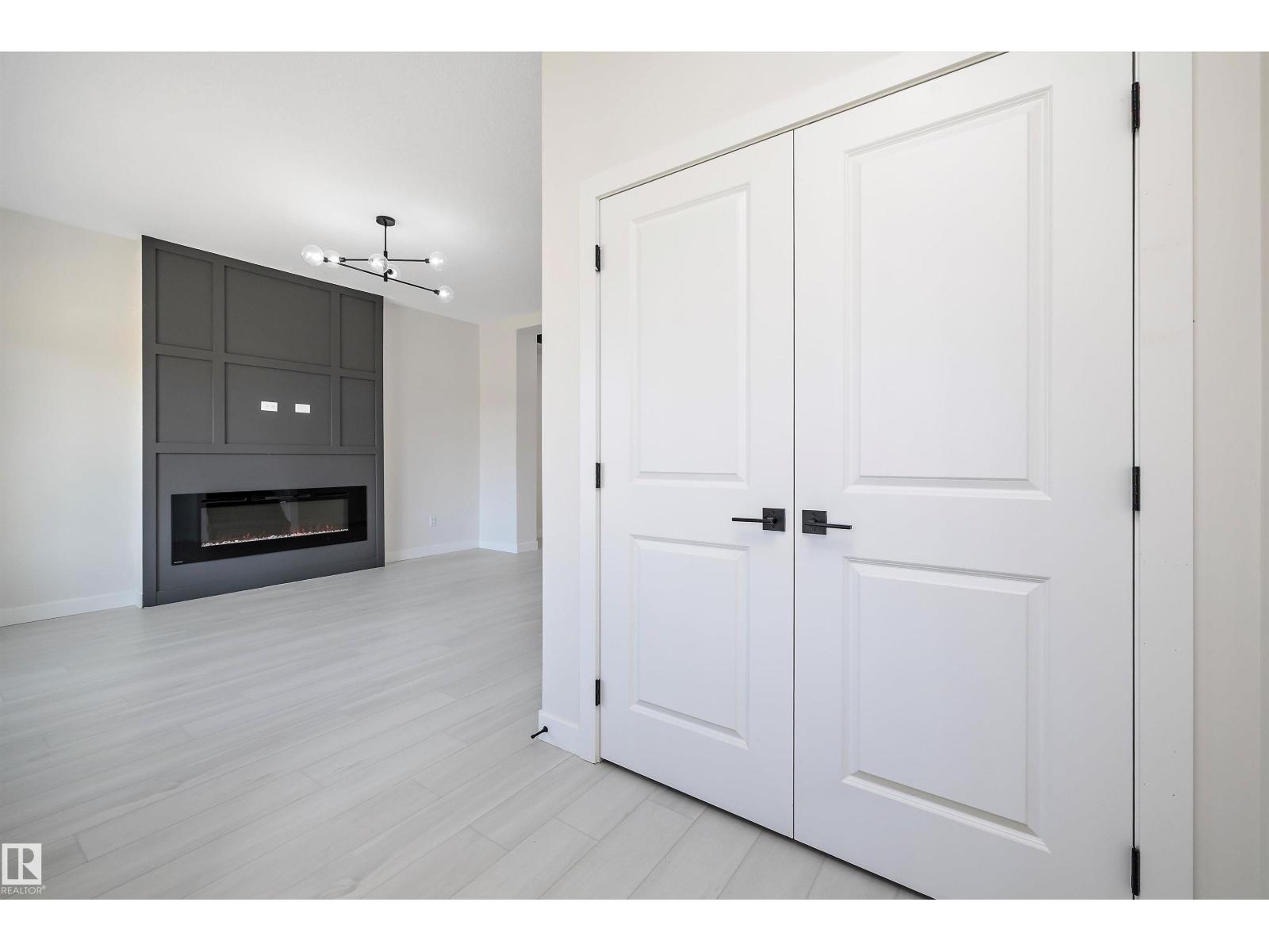 2113 Crossbill Ln Nw, Edmonton, Alberta  T5S 0W3 - Photo 4 - E4460996