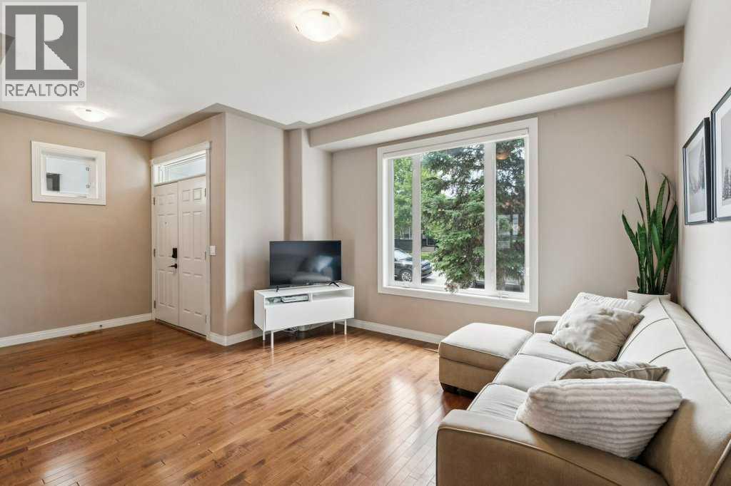 2208 33 Street Sw, Calgary, Alberta  T3E 2T1 - Photo 3 - A2256657