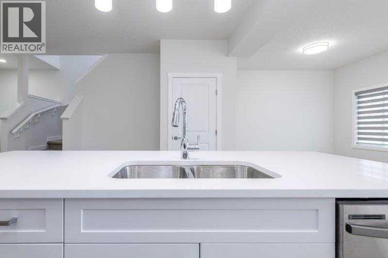 33 Walcrest Lane Se, Calgary, Alberta  T2X 4L4 - Photo 9 - A2257233