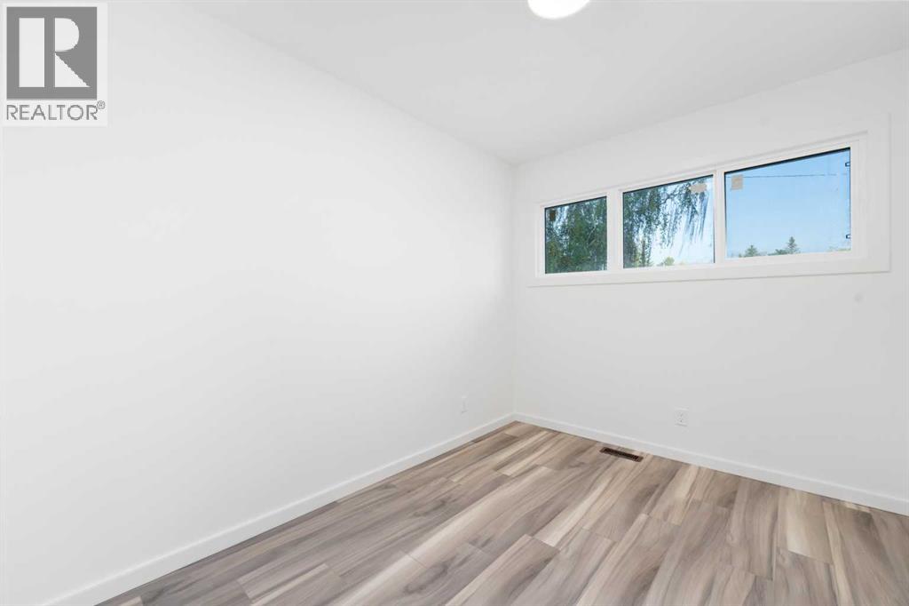 28 Henefer Road Sw, Calgary, Alberta  T2V 3B4 - Photo 7 - A2257870