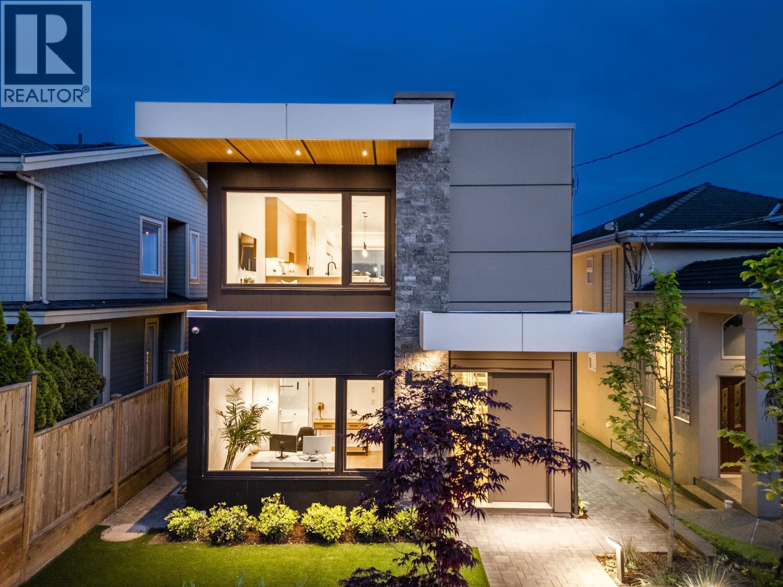 1236 Duchess Avenue, West Vancouver, British Columbia  V7T 1H4 - Photo 2 - R3039040