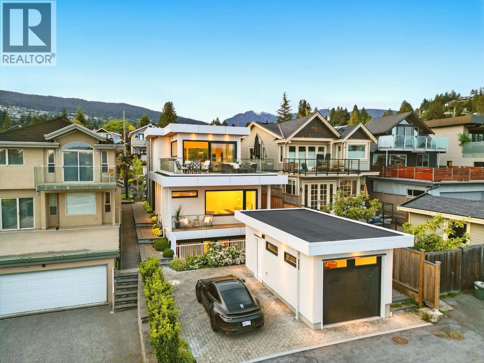 1236 Duchess Avenue, West Vancouver, British Columbia  V7T 1H4 - Photo 3 - R3039040