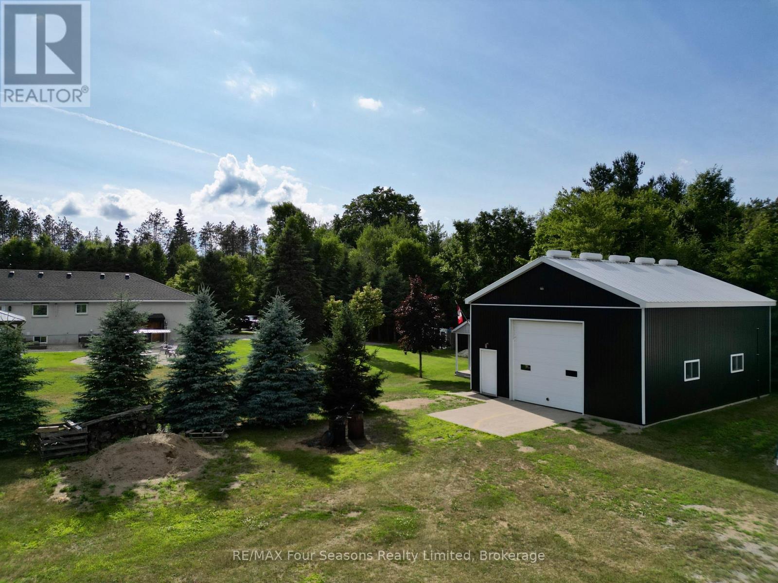 6853 Pine Plains Road, Adjala-Tosorontio, Ontario  L0M 1J0 - Photo 10 - N12446232