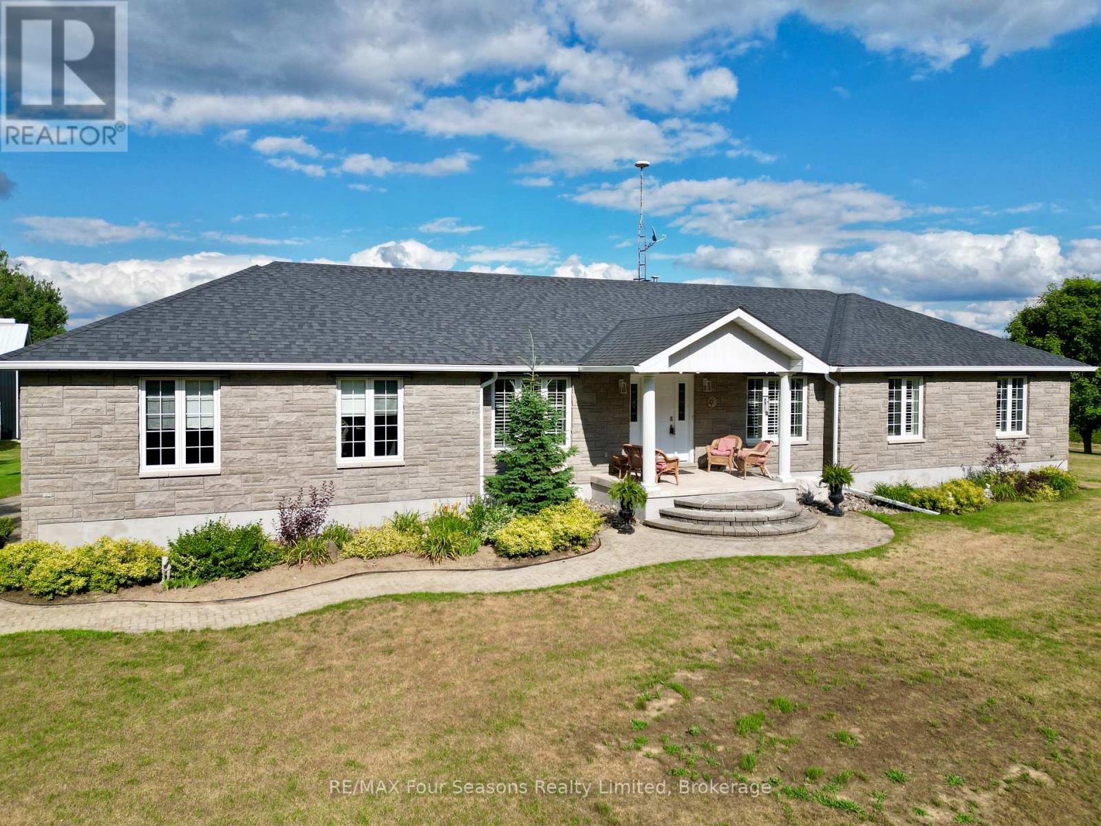 6853 Pine Plains Road, Adjala-Tosorontio, Ontario  L0M 1J0 - Photo 5 - N12446232