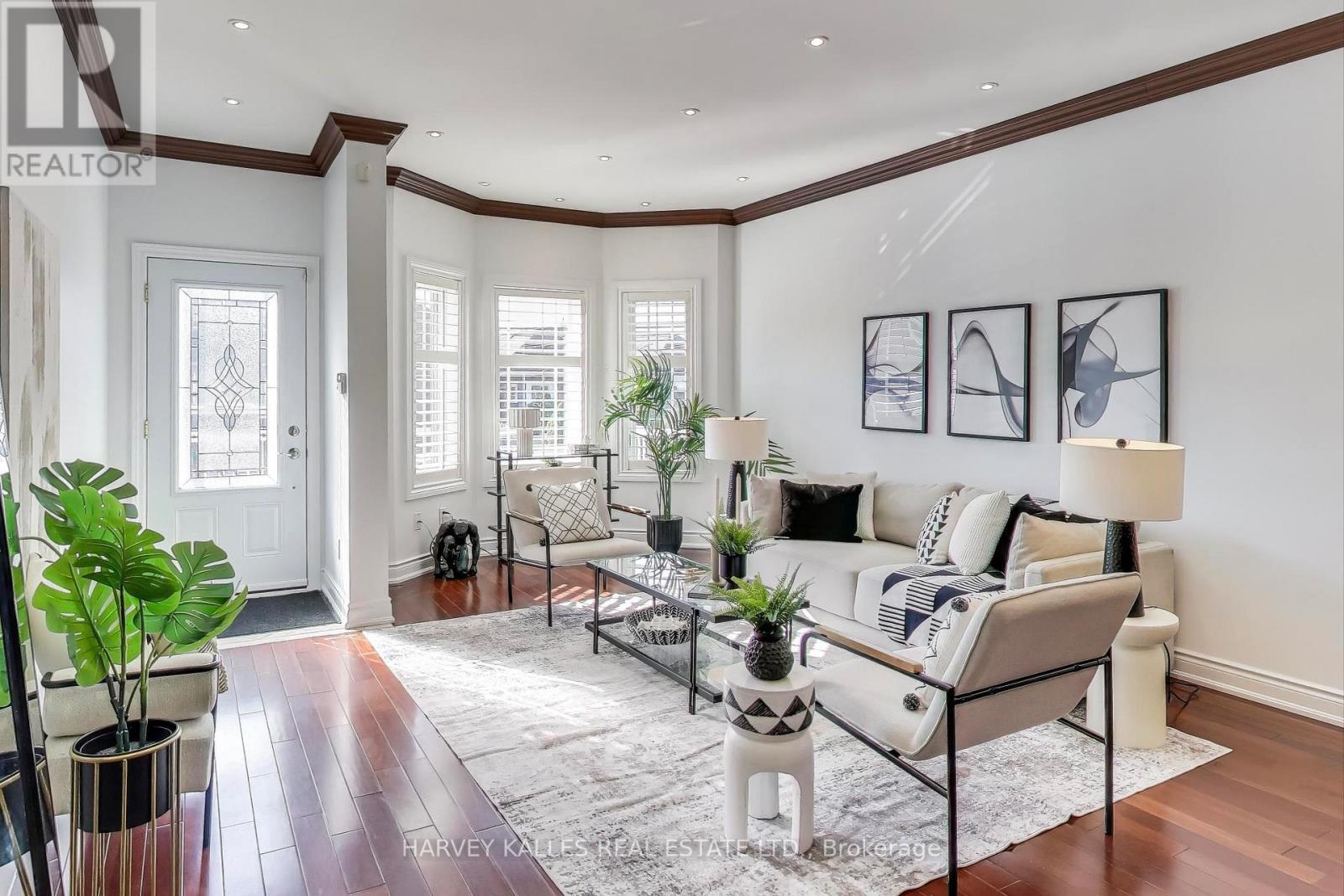 4 CORBETT AVENUE, Toronto, Ontario