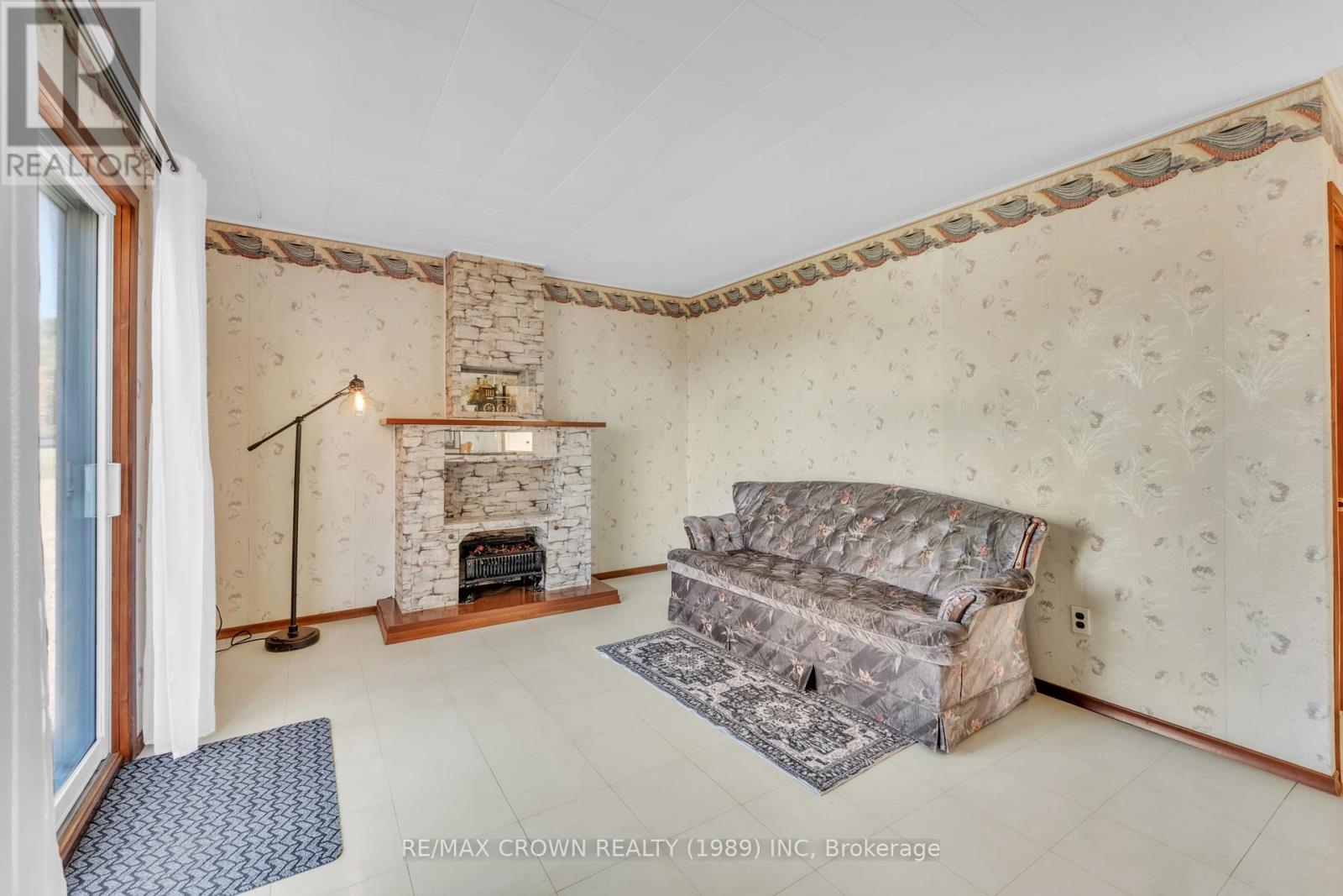 936 Laplante Road, Bonfield, Ontario  P0H 2E0 - Photo 11 - X12447003
