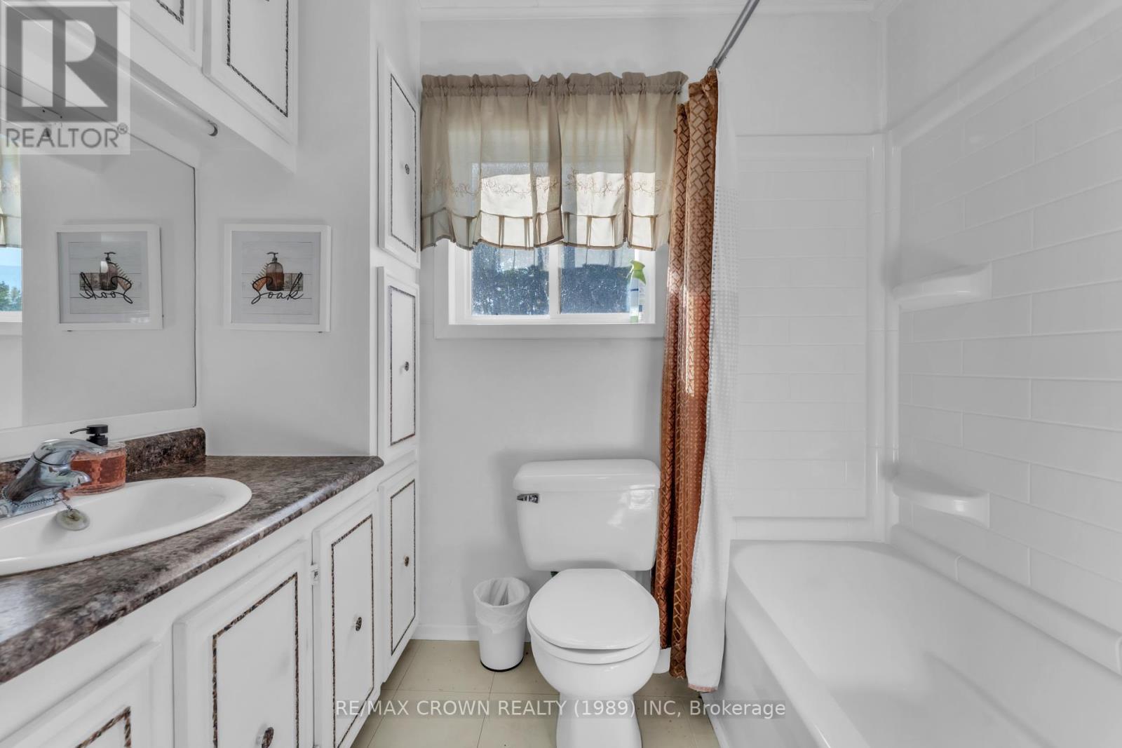 936 Laplante Road, Bonfield, Ontario  P0H 2E0 - Photo 15 - X12447003