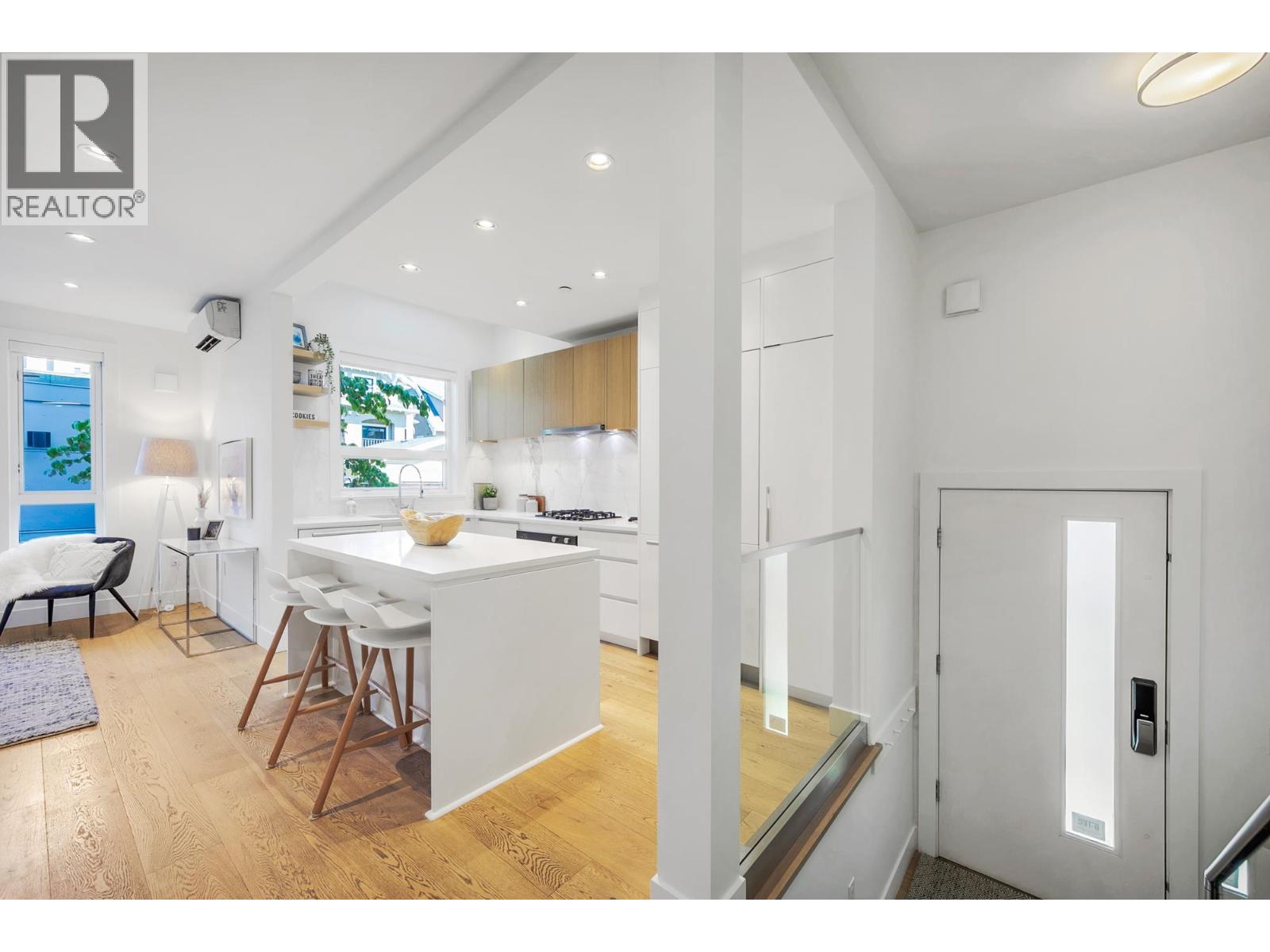 2431 W Broadway Street, Vancouver, British Columbia  V6K 2E8 - Photo 5 - R3042590