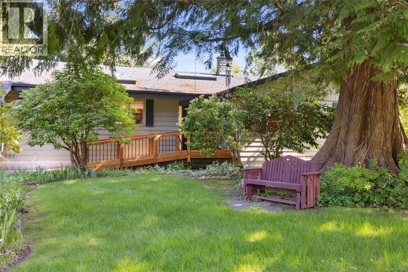 651 Belyea Rd, Qualicum Beach, British Columbia  V9K 1H4 - Photo 1 - 1015633