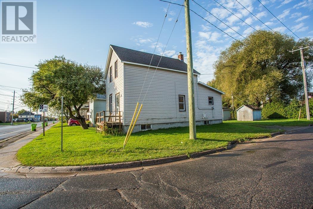 299 Goulais Ave, Sault Ste. Marie, Ontario  P6C 5A2 - Photo 2 - SM252879