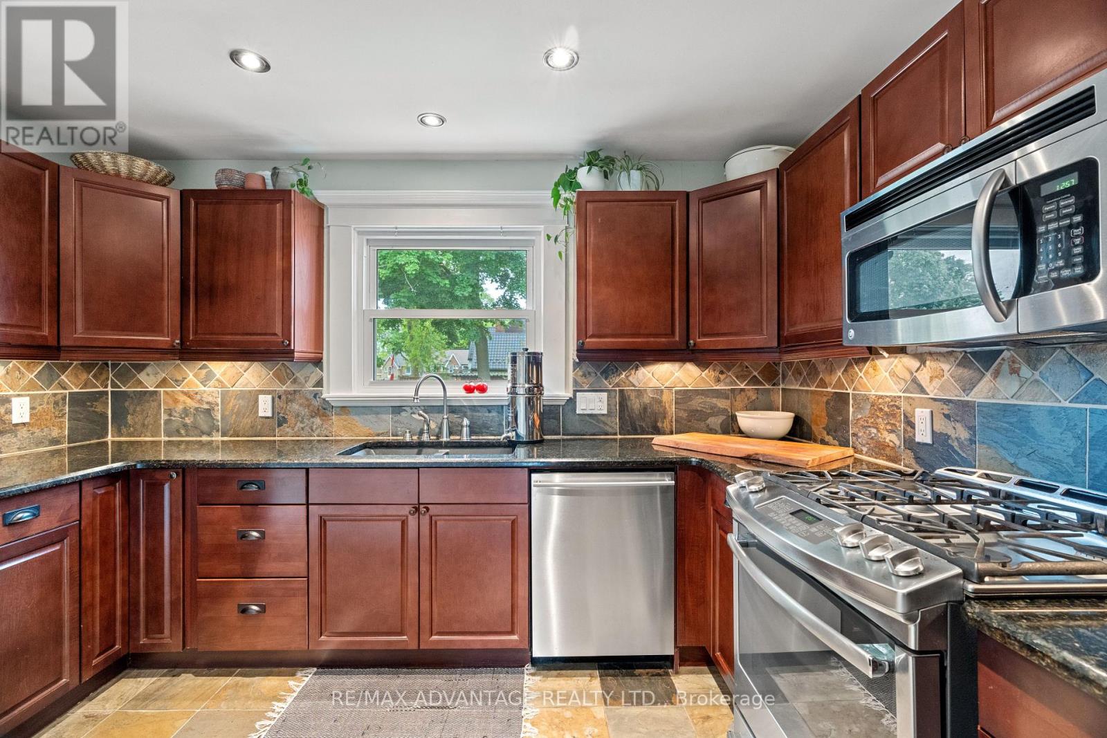 52 Beattie Avenue N, London East (East N), Ontario  N5W 2P2 - Photo 11 - X12447031