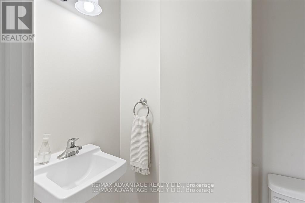 52 Beattie Avenue N, London East (East N), Ontario  N5W 2P2 - Photo 17 - X12447031