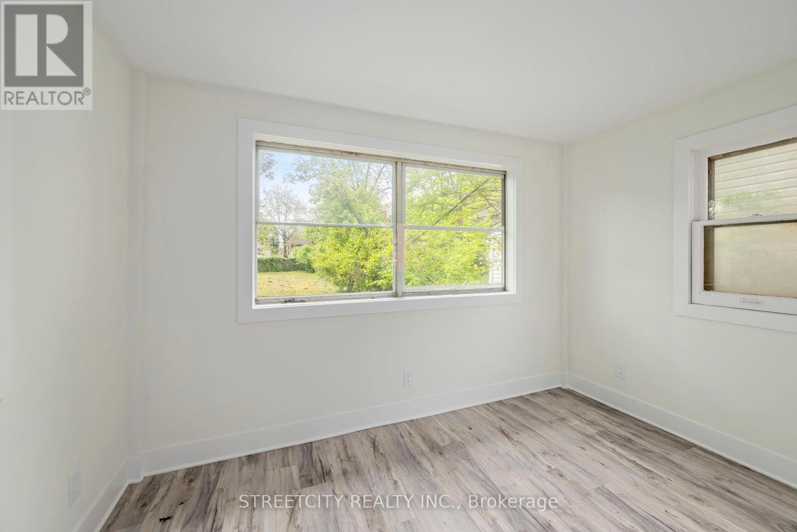 255 Simcoe Street, London East, Ontario  N6B 1J3 - Photo 11 - X12447065