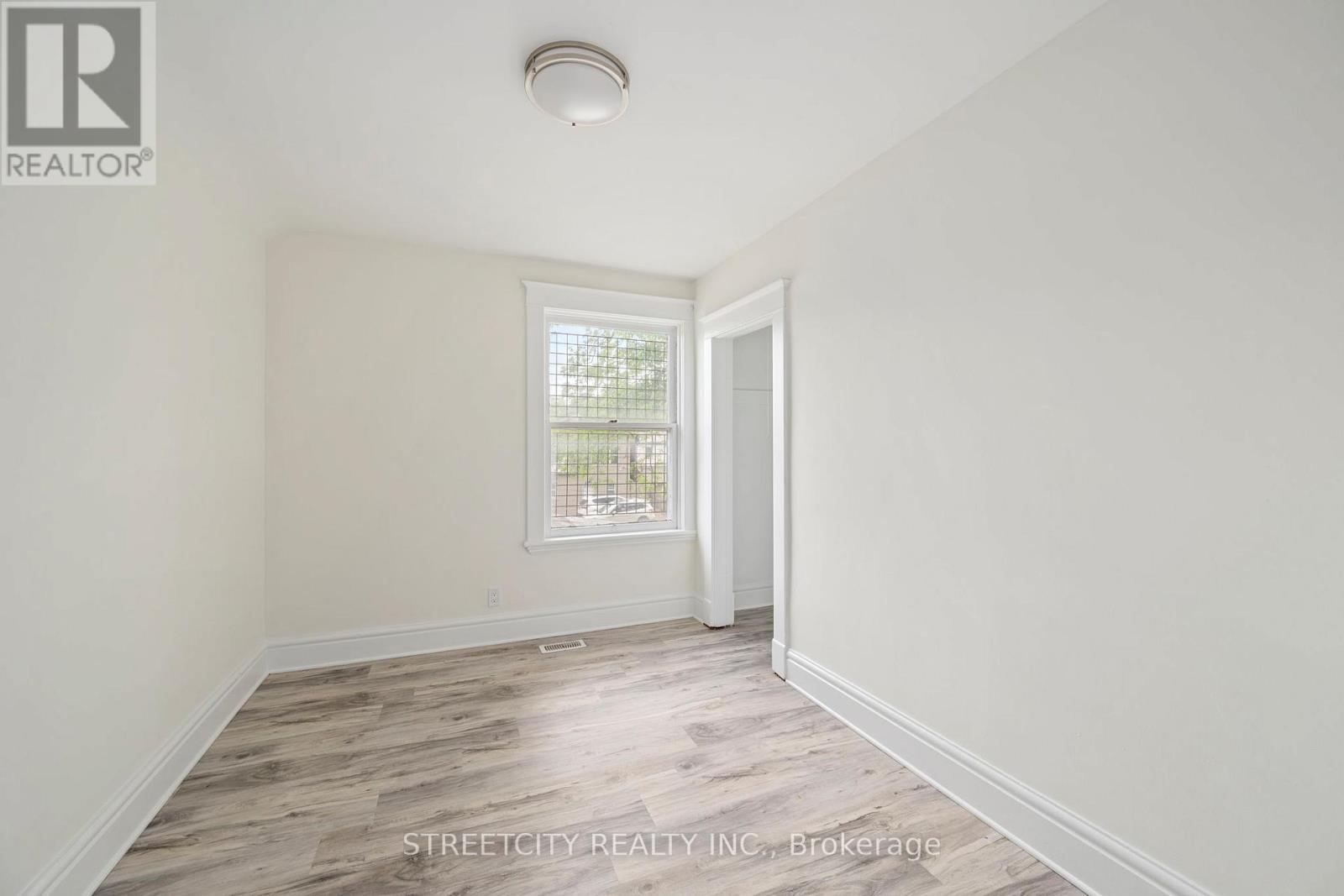255 Simcoe Street, London East, Ontario  N6B 1J3 - Photo 17 - X12447065
