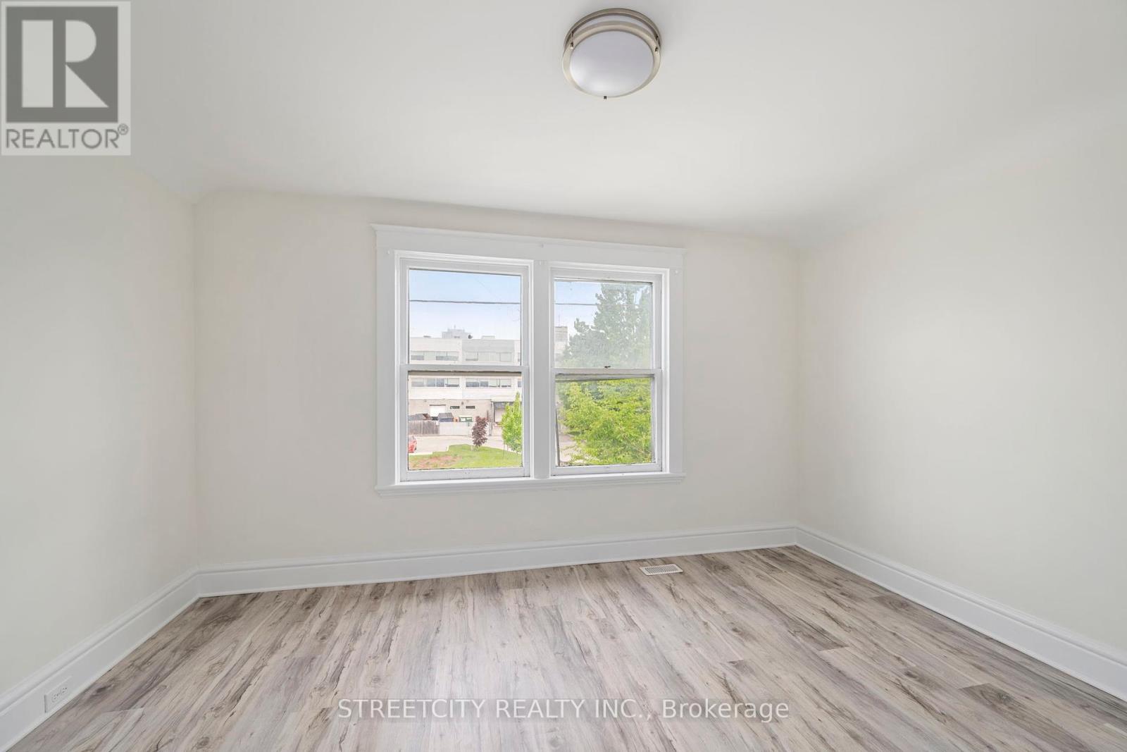 255 Simcoe Street, London East, Ontario  N6B 1J3 - Photo 20 - X12447065