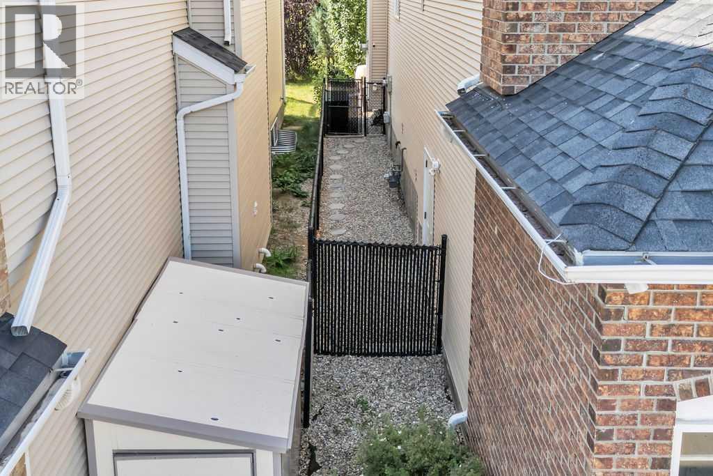 122 Discovery Ridge Gardens Sw, Calgary, Alberta  T3H 5L6 - Photo 3 - A2257802
