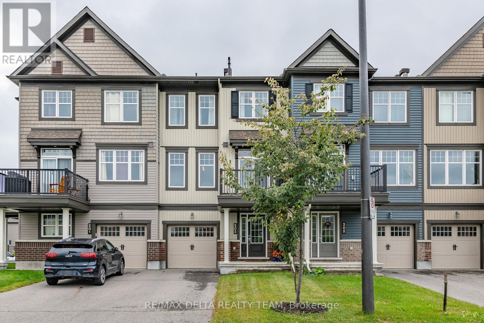 203 YELLOWCRESS WAY, Ottawa, Ontario