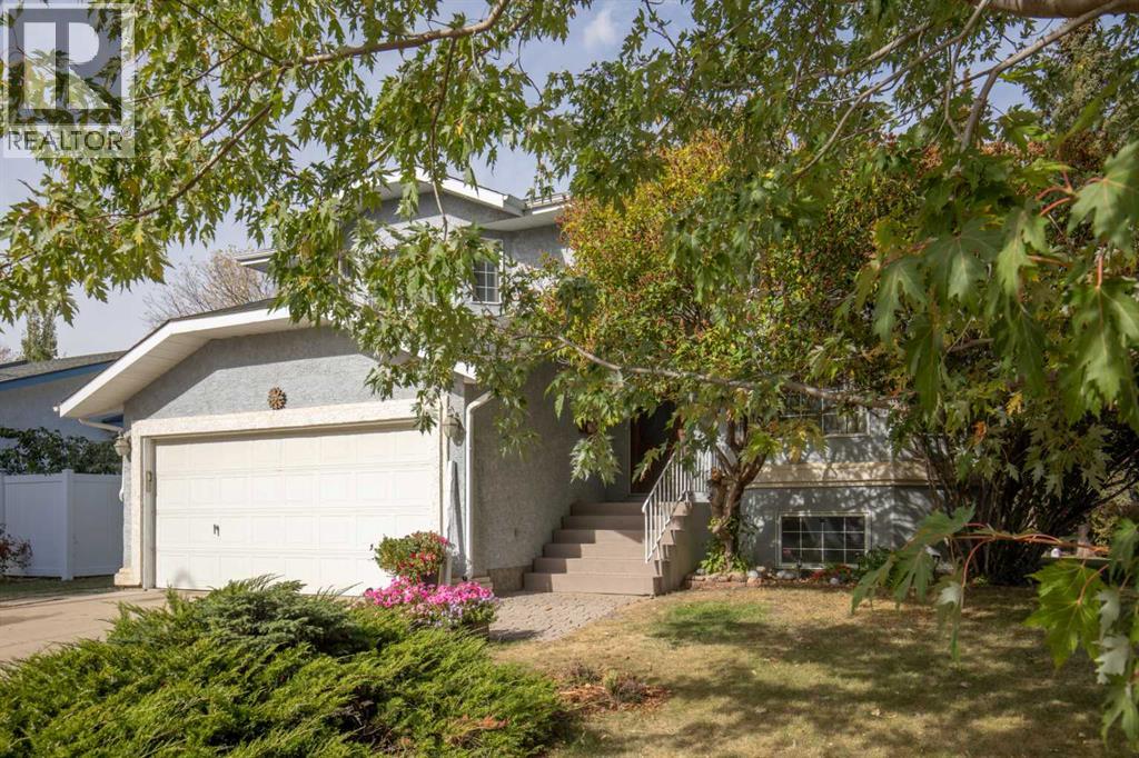 61 Pickwick Lane, Lacombe, Alberta  T4L 1T5 - Photo 2 - A2262118