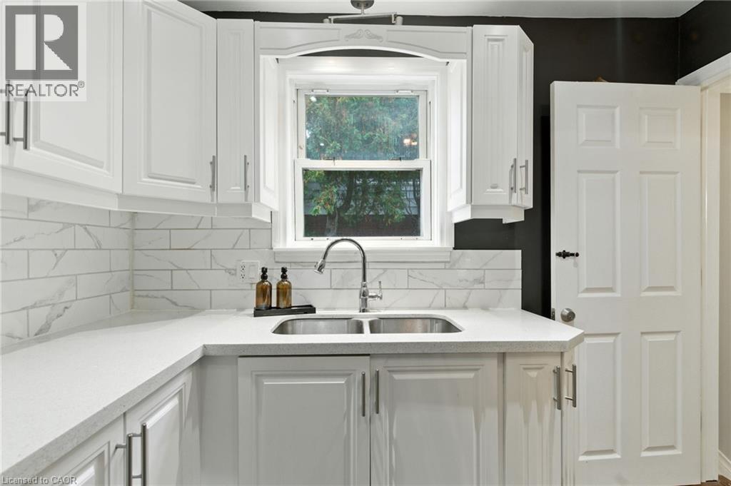 417 East 37th Street, Hamilton, Ontario  L8V 4B7 - Photo 12 - 40776567