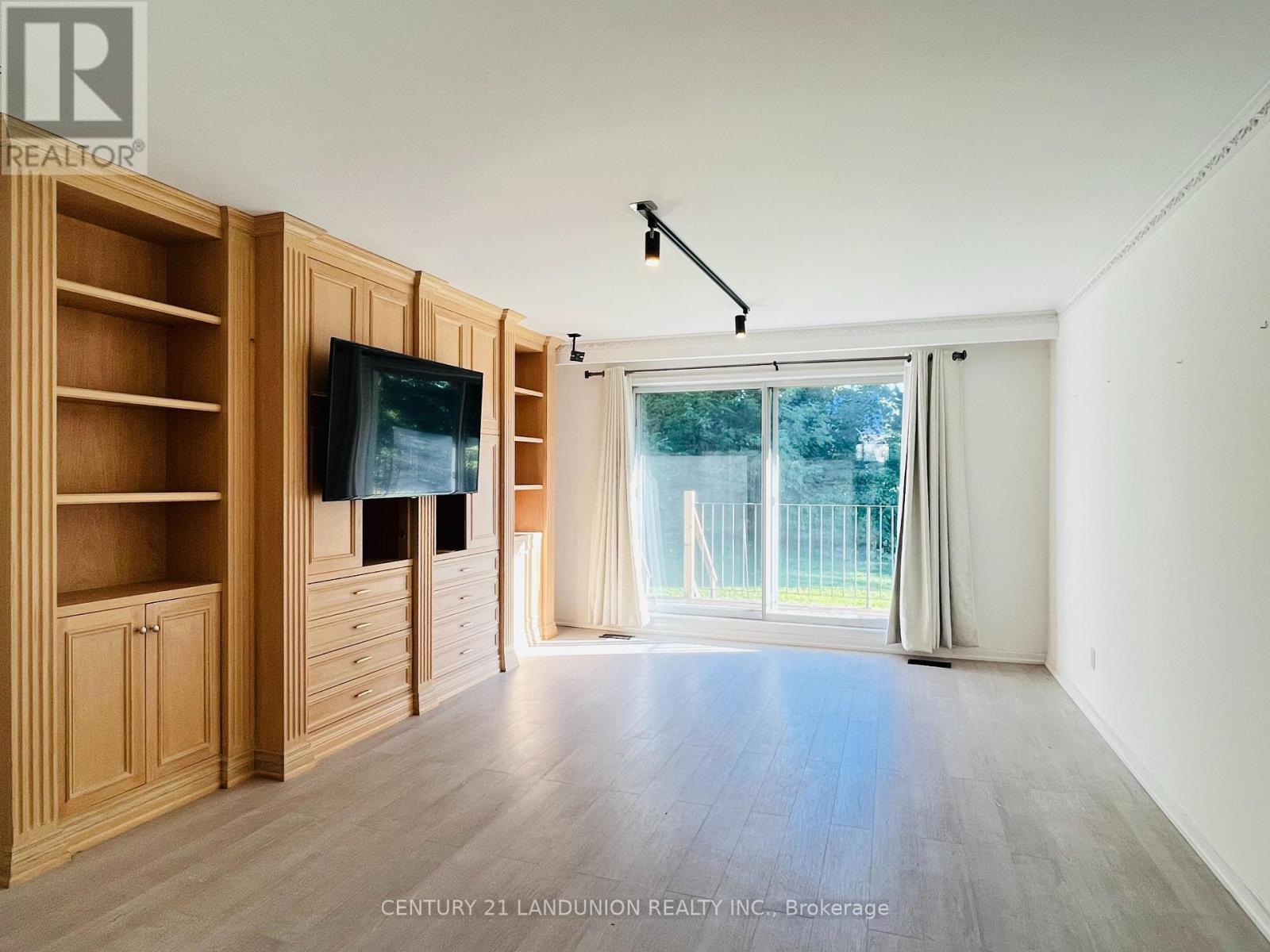 UNIT 1 - 1 CALDY COURT, Toronto, Ontario