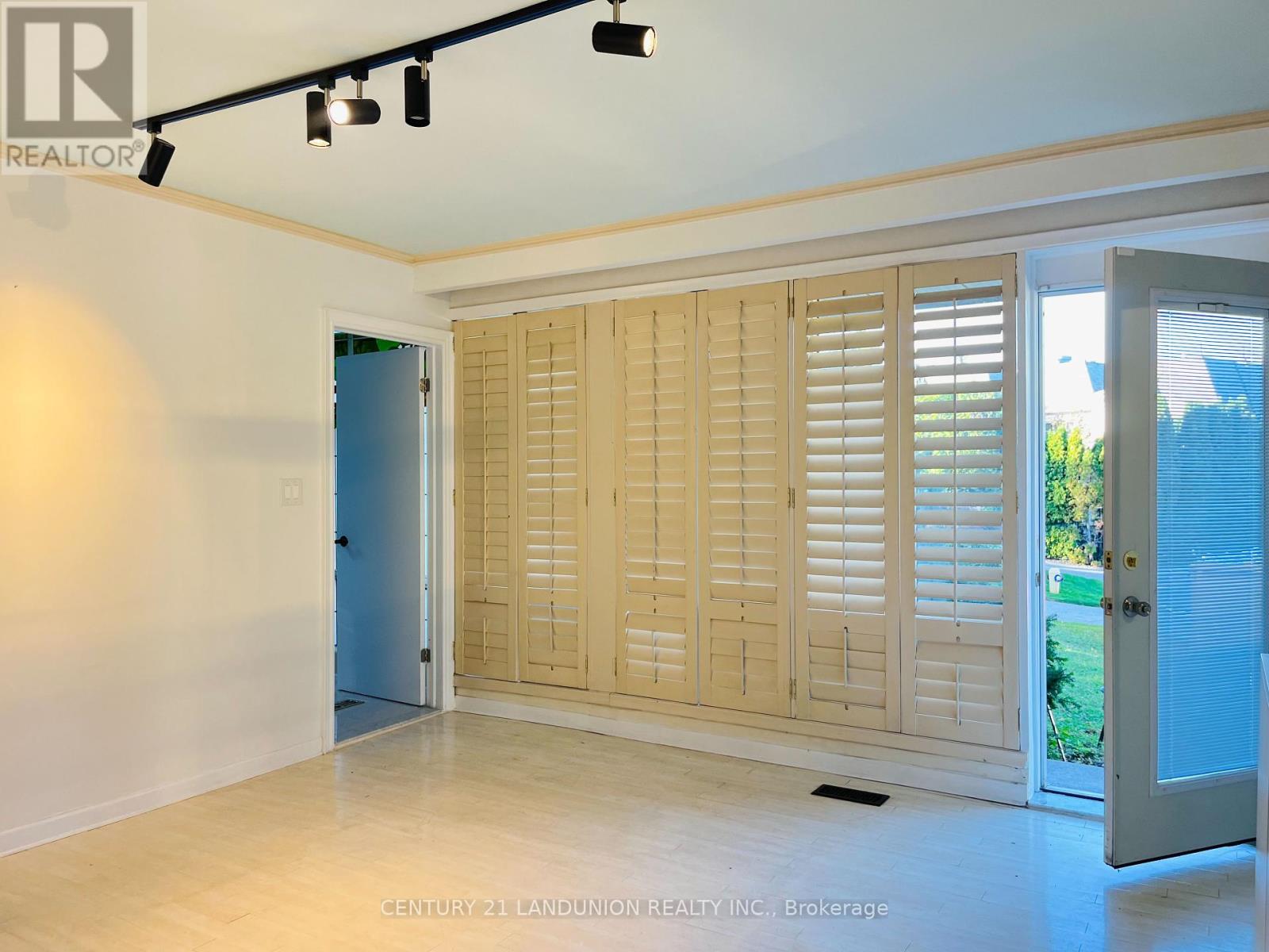 Unit 1 - 1 Caldy Court, Toronto, Ontario  M2L 2J5 - Photo 6 - C12446830