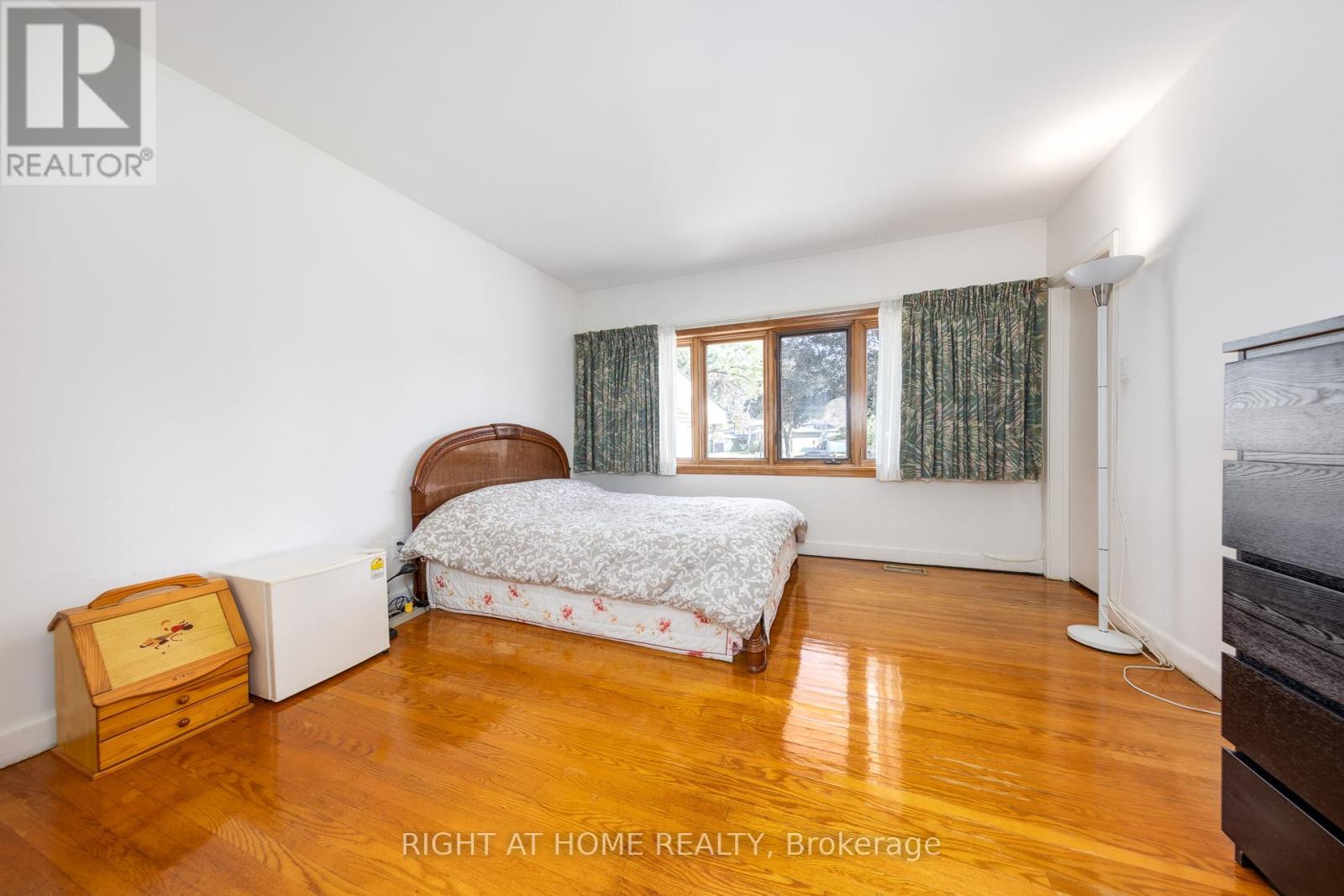 32 Donna Court, Toronto (Newtonbrook East), Ontario  M2M 2C8 - Photo 11 - C12446861