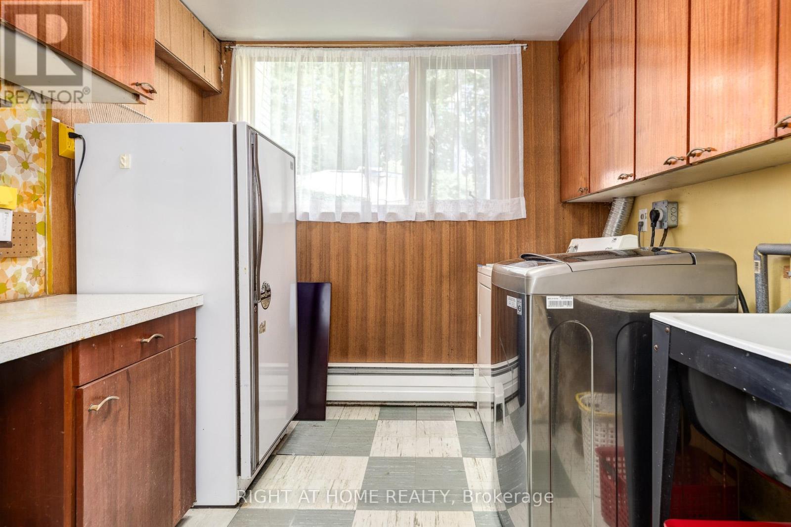 32 Donna Court, Toronto (Newtonbrook East), Ontario  M2M 2C8 - Photo 16 - C12446861