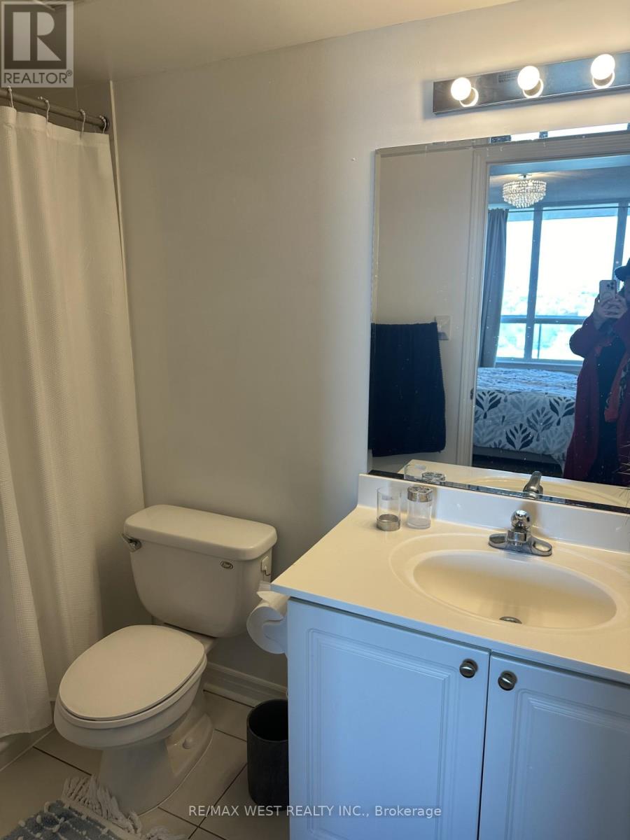 2015 - 17 Barberry Place, Toronto, Ontario  M2K 3E2 - Photo 10 - C12446873