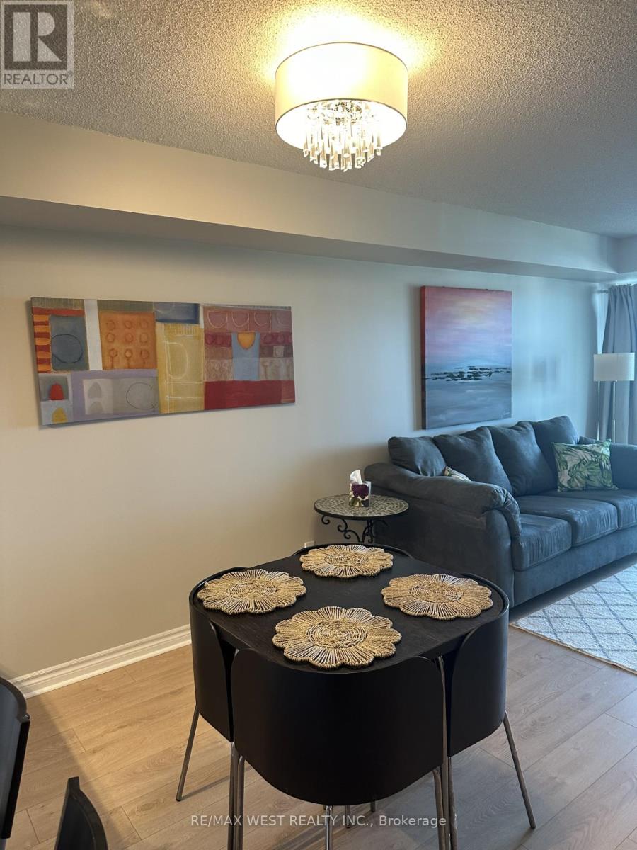 2015 - 17 Barberry Place, Toronto, Ontario  M2K 3E2 - Photo 4 - C12446873
