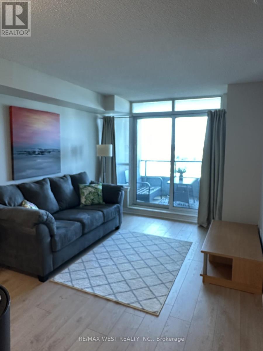 2015 - 17 Barberry Place, Toronto, Ontario  M2K 3E2 - Photo 6 - C12446873