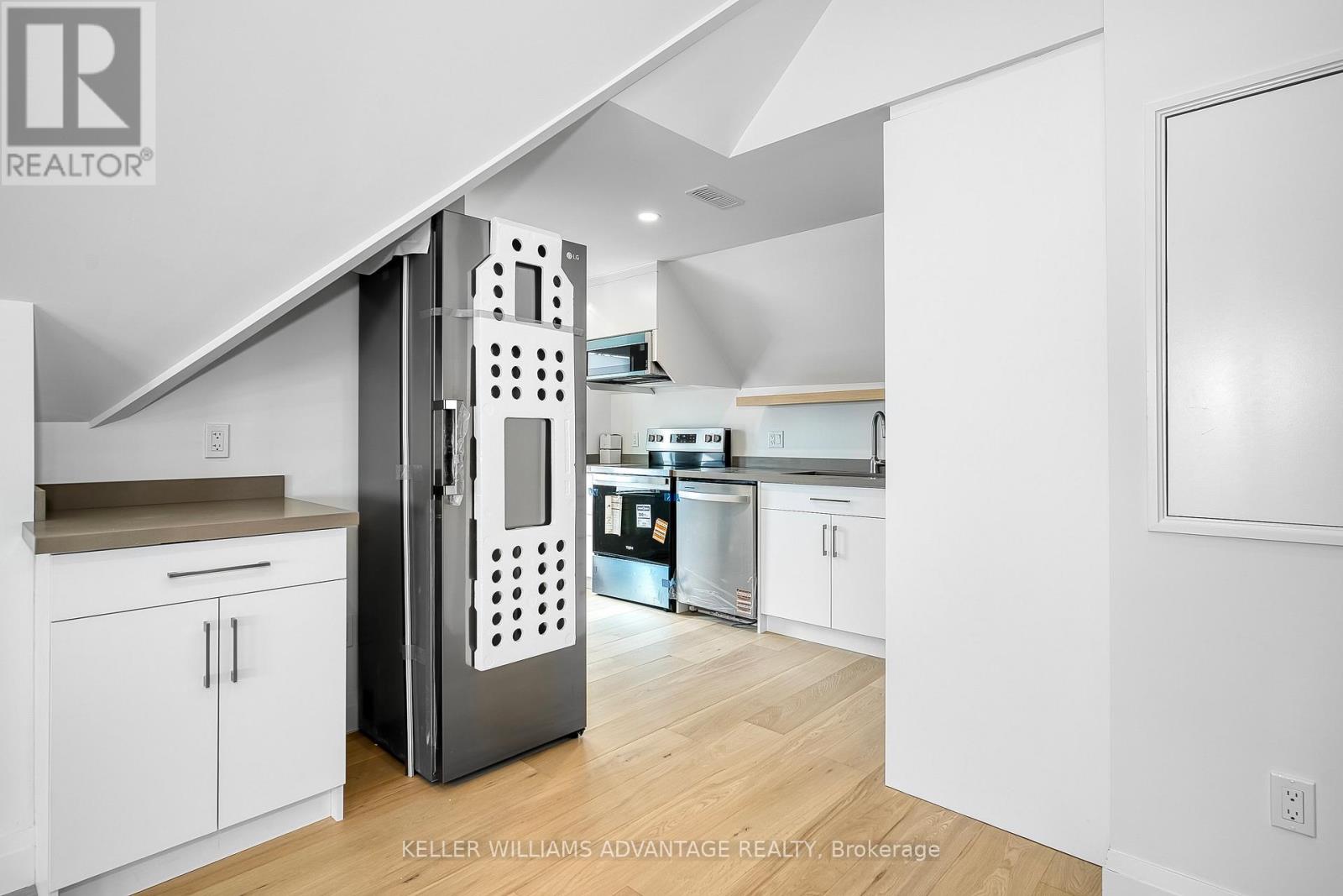 3rd Floor - 42 Delaware Avenue, Toronto, Ontario  M6H 2S7 - Photo 11 - C12446885