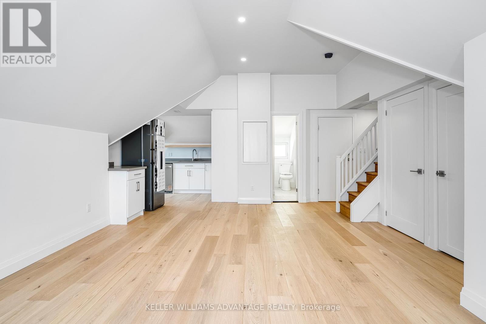 3rd Floor - 42 Delaware Avenue, Toronto, Ontario  M6H 2S7 - Photo 12 - C12446885