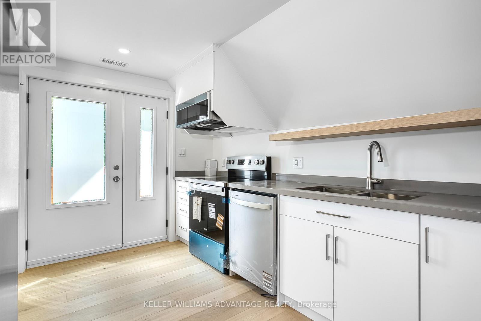 3rd Floor - 42 Delaware Avenue, Toronto, Ontario  M6H 2S7 - Photo 5 - C12446885