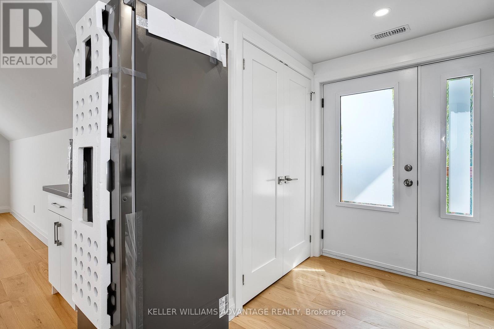 3rd Floor - 42 Delaware Avenue, Toronto, Ontario  M6H 2S7 - Photo 7 - C12446885